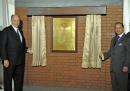 Mawlana Hazar Imam is joined by Bangladesh’s Honourable Adviser for Foreign Affairs, Dr. Iftekhar Ahmed, in unveiling the plaque